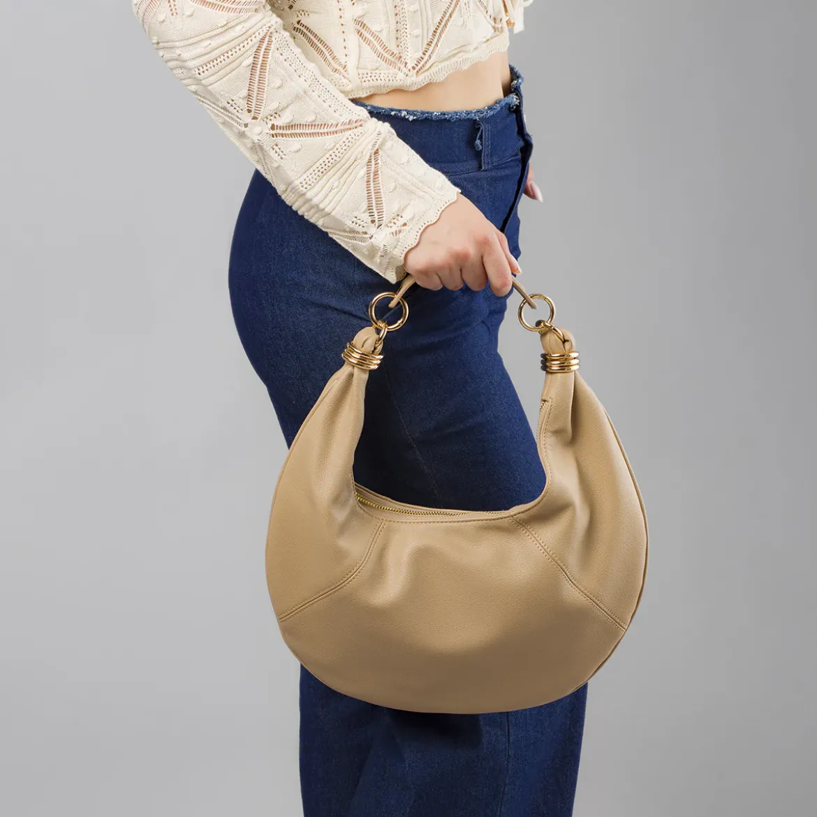 Borsa da Donna Lora Ferres taupe a forma di luna e con anelli dorati