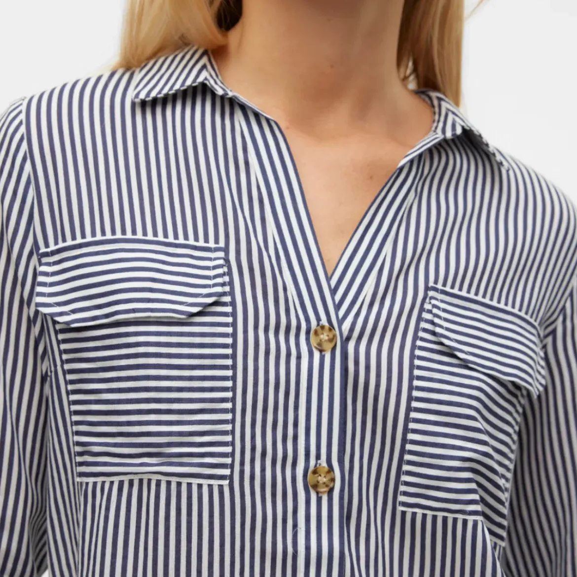 Camicia bianca a righe blu da donna con tasche Vero Moda
