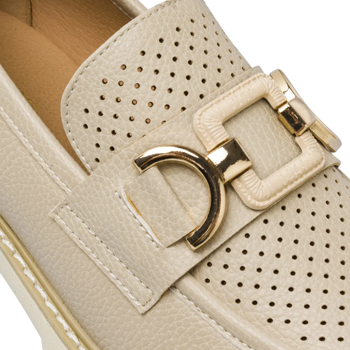 Mocassini da donna beige con dettaglio tomaia traforata Lora Ferres