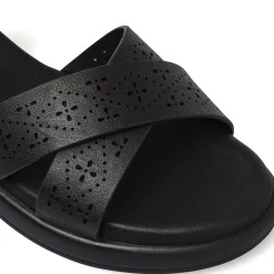 Sandali comfort neri da Donna con fasce incrociate traforate P Soft
