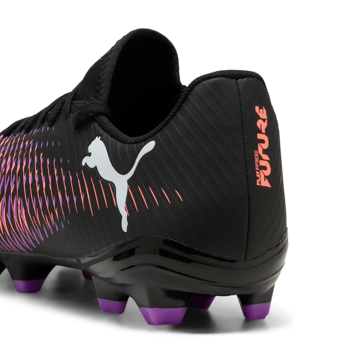Scarpe da calcio Puma Future 8 Play da uomo nere e rosa per terreni erbosi