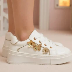 Sneakers bianche da ragazza comode con dettagli floreali Dieci Baci