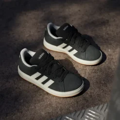 Sneakers da ragazzo e ragazza nere in pelle effetto scamosciato adidas Grand Court 00s