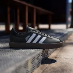 Sneakers da uomo nere in pelle scamosciata con logo adidas VL Court 3.0