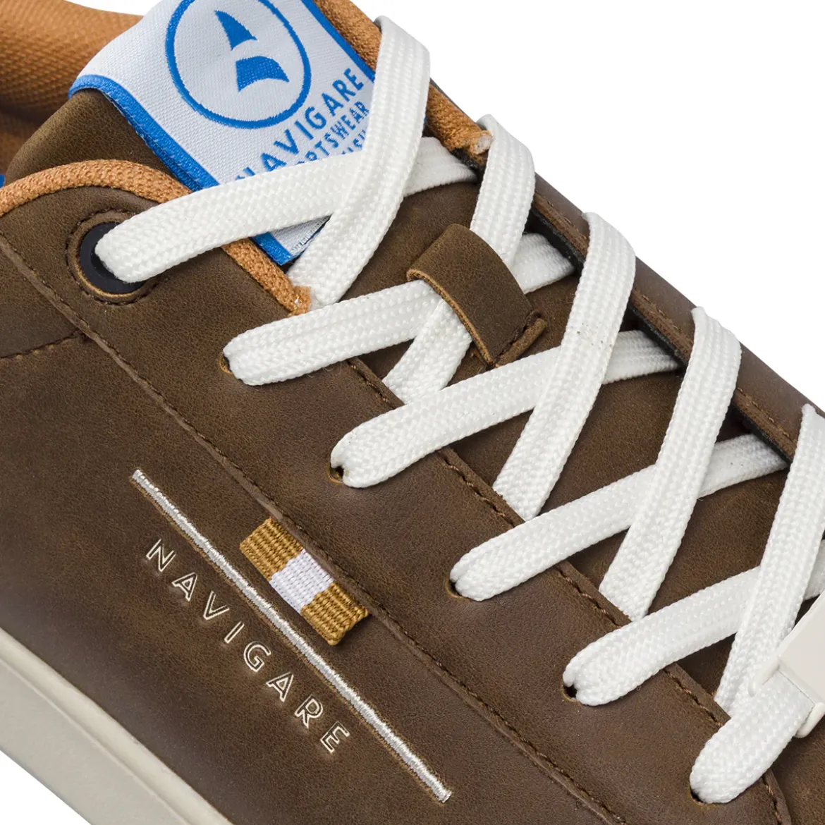 Sneakers marroni da Uomo con dettagli in contrasto Navigare