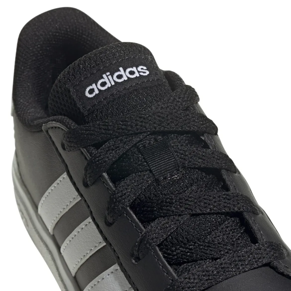 Sneakers nere da ragazzo con strisce a contrasto adidas Grand Court 2.0 K