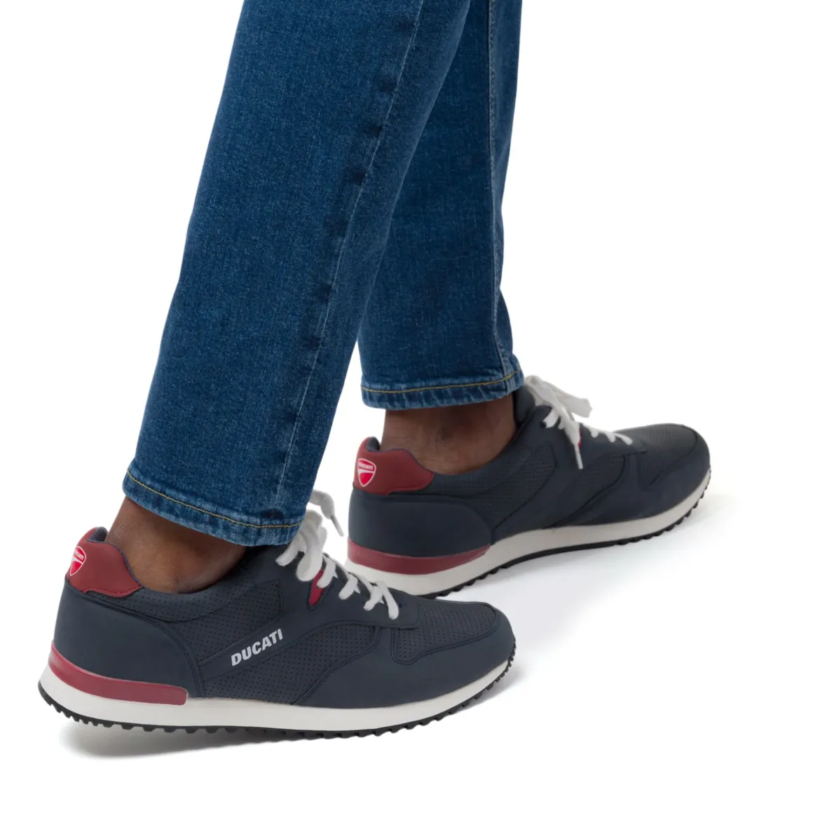 Sneakers traforate blu da uomo con dettaglio a contrasto e logo Ducati