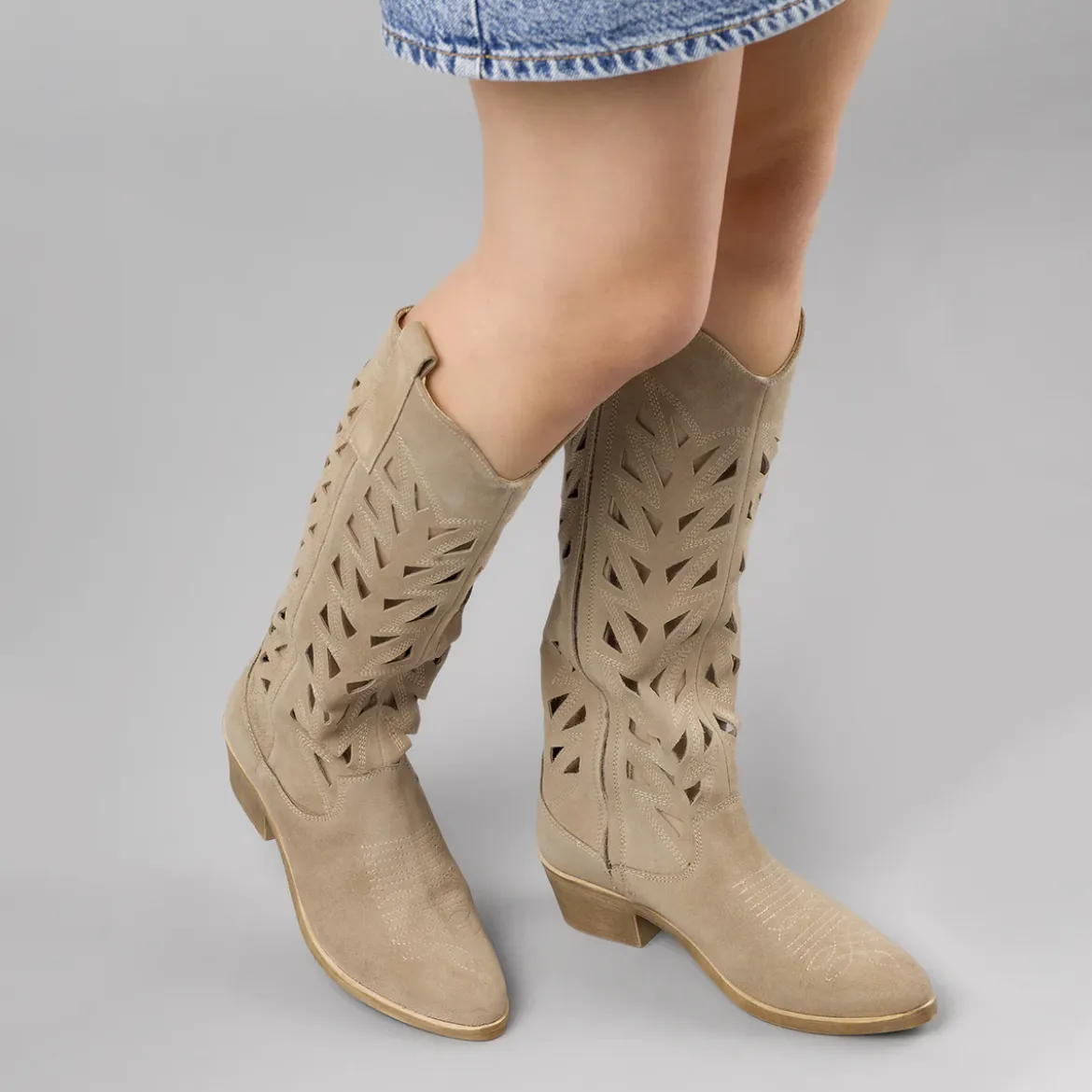 Stivali texani da Donna beige in pelle effetto scamosciato Primopiano