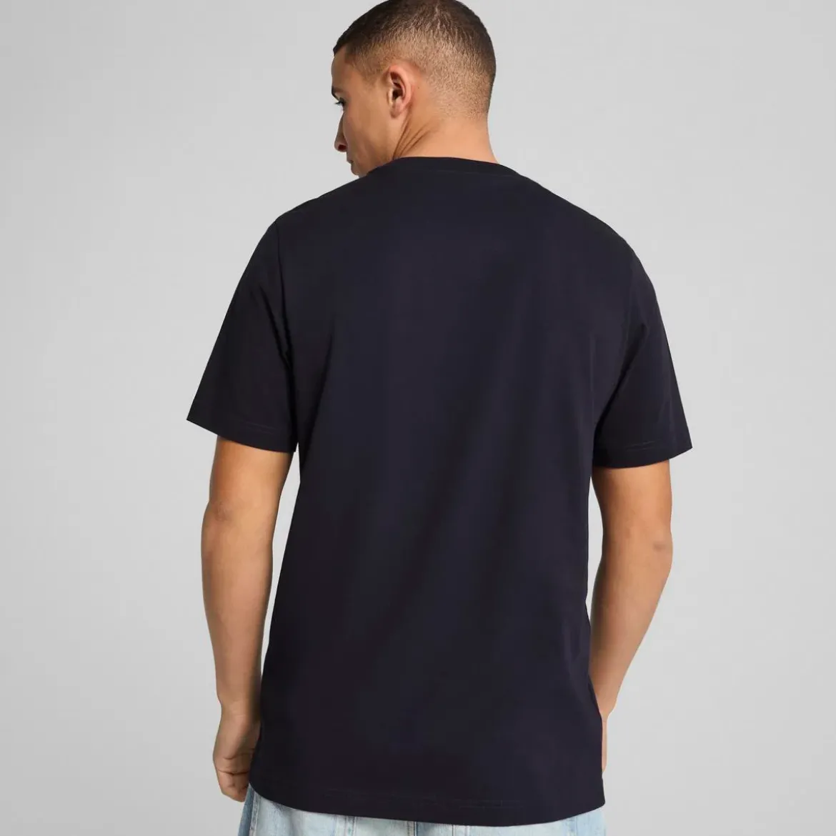 T-shirt design minimal da uomo blu Puma con logo bianco sul petto