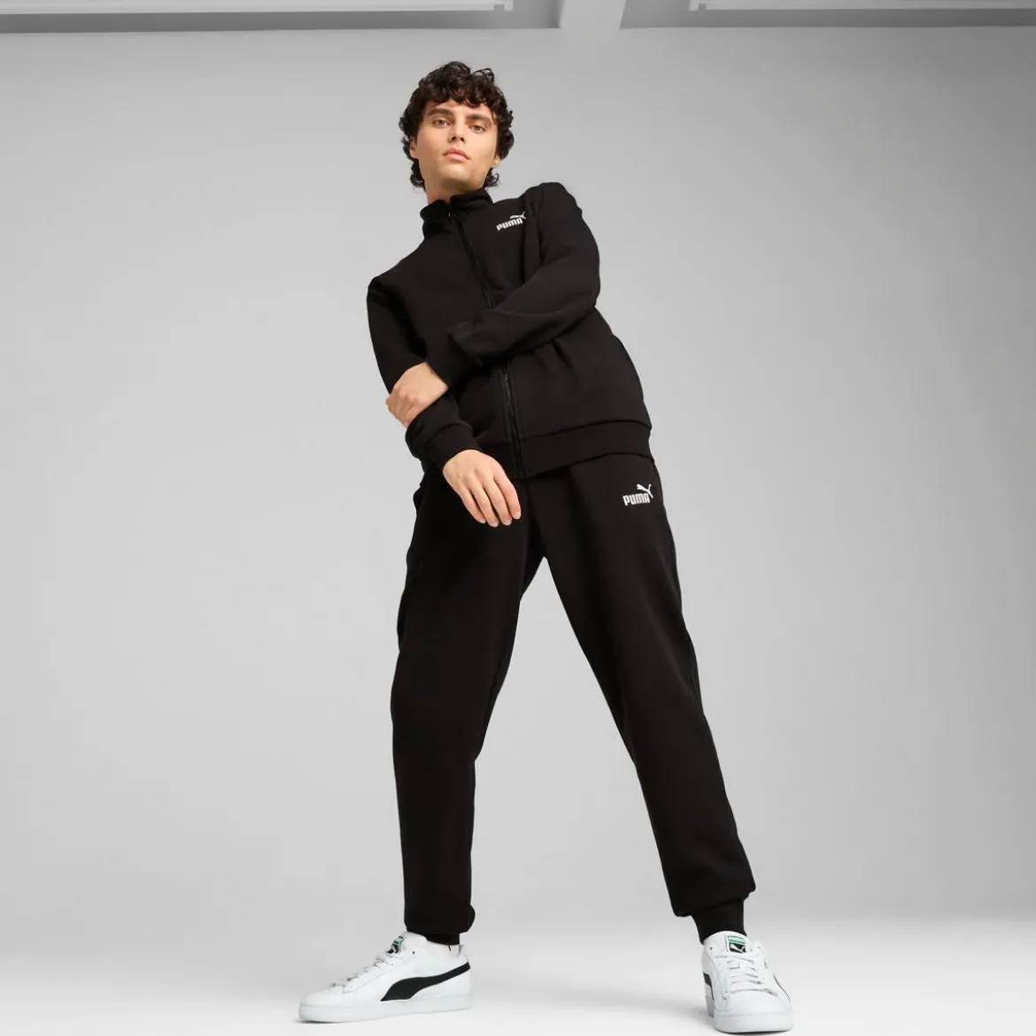 Tuta completo coordinato da uomo nero con logo e zip intera Puma