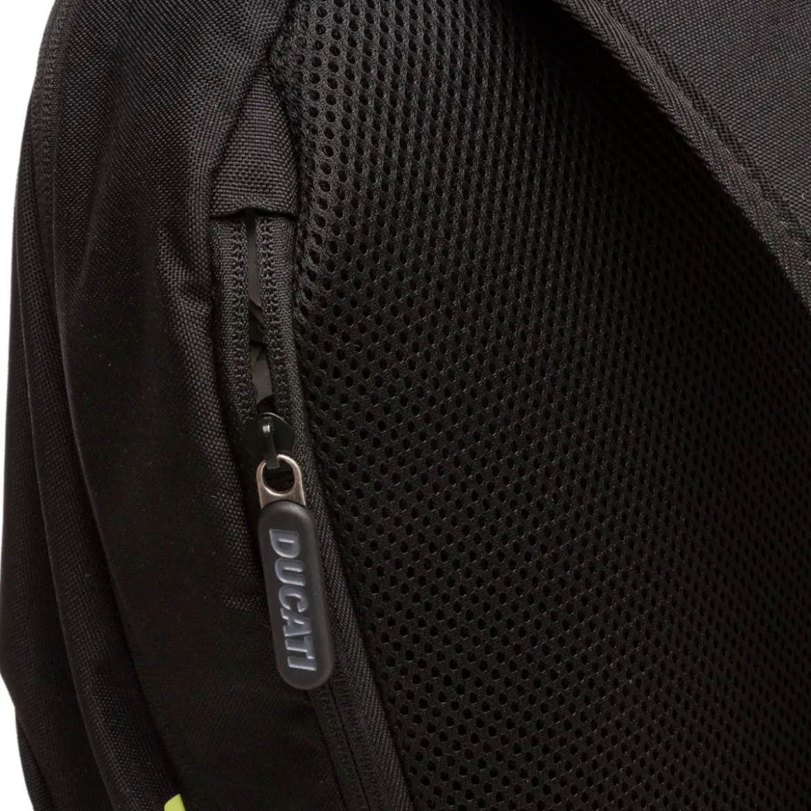 Zaino sportivo nero con dettagli giallo fluo e logo Ducati Corse