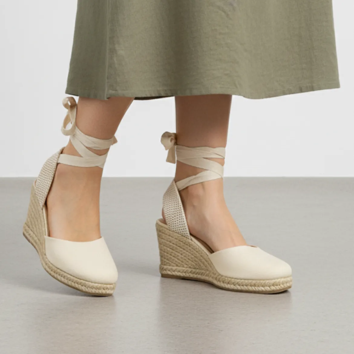 Zeppe in tela beige da Donna con lacci stile espadrillas Lora Ferres